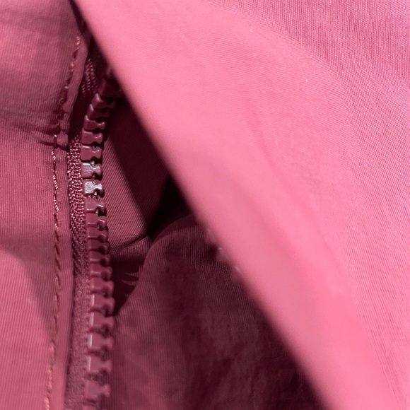 NWOT..Olend Women's Versitile Bag. Wear As A Backpack, Handbag or Shoulder Bag. - Picture 4 of 7